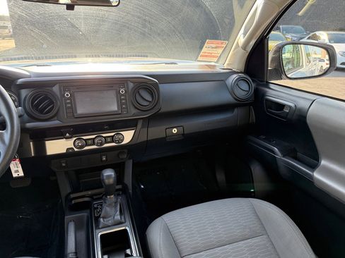 Used 2017 Toyota Tacoma SR image 19