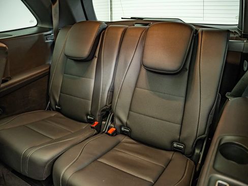 Certified 2024 Mercedes-Benz GLS 450 4MATIC image 43