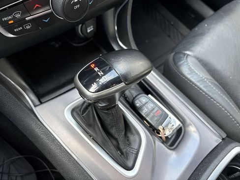 Used 2020 Dodge Charger SXT w/ Leather Interior Group image 17