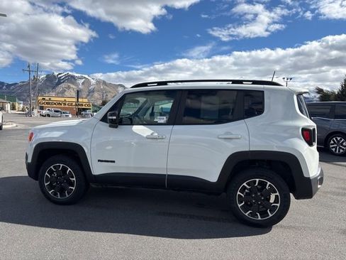 Used 2023 Jeep Renegade Latitude w/ Sun/Sound Group image 6