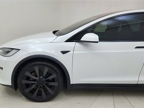 Used 2022 Tesla Model X Plaid image 9