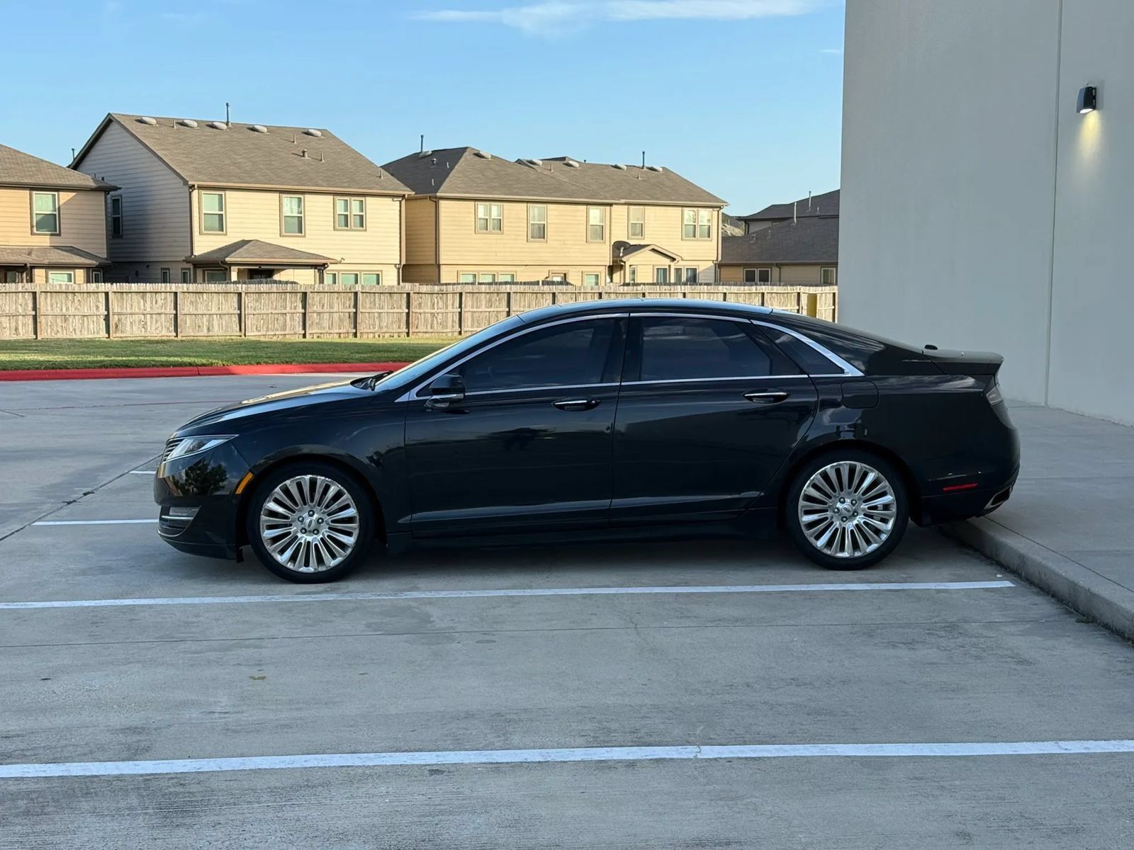 Used 2013 Lincoln MKZ FWD image 4