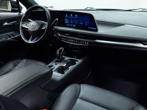 Used 2025 Cadillac XT4 Premium Luxury image 25