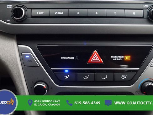 Used 2017 Hyundai Elantra SE FWD image 19