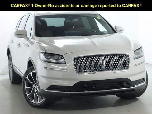 Certified 2023 Lincoln Nautilus Reserve w/ Luxury Package image 2