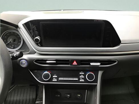 Used 2023 Hyundai Sonata SEL w/ Preferred Accessory Package FWD image 17