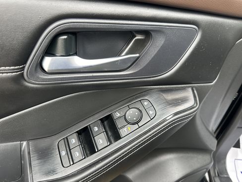 Used 2023 Nissan Rogue SV w/ SV Premium B Package image 9