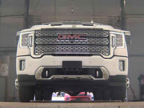 Used 2021 GMC Sierra 3500 Denali w/ Denali Ultimate Package AWD/4WD image 3