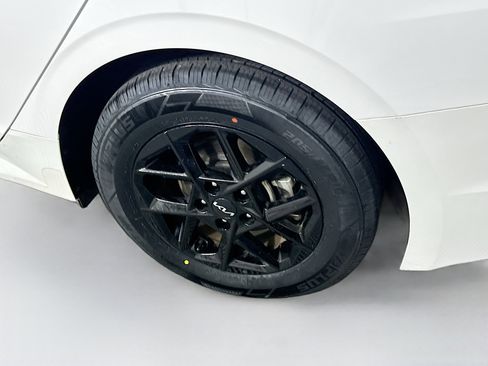 Used 2025 Kia K5 LXS image 11