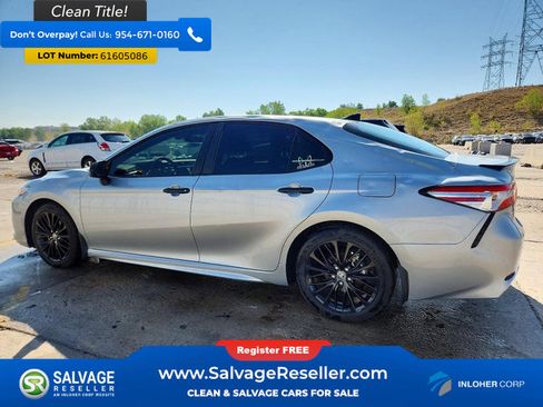 Used 2020 Toyota Camry SE AWD/4WD image 3