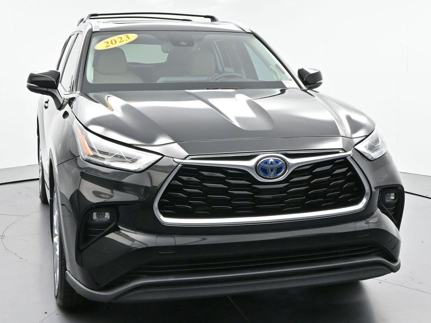 Used 2023 Toyota Highlander Limited AWD/4WD image 2
