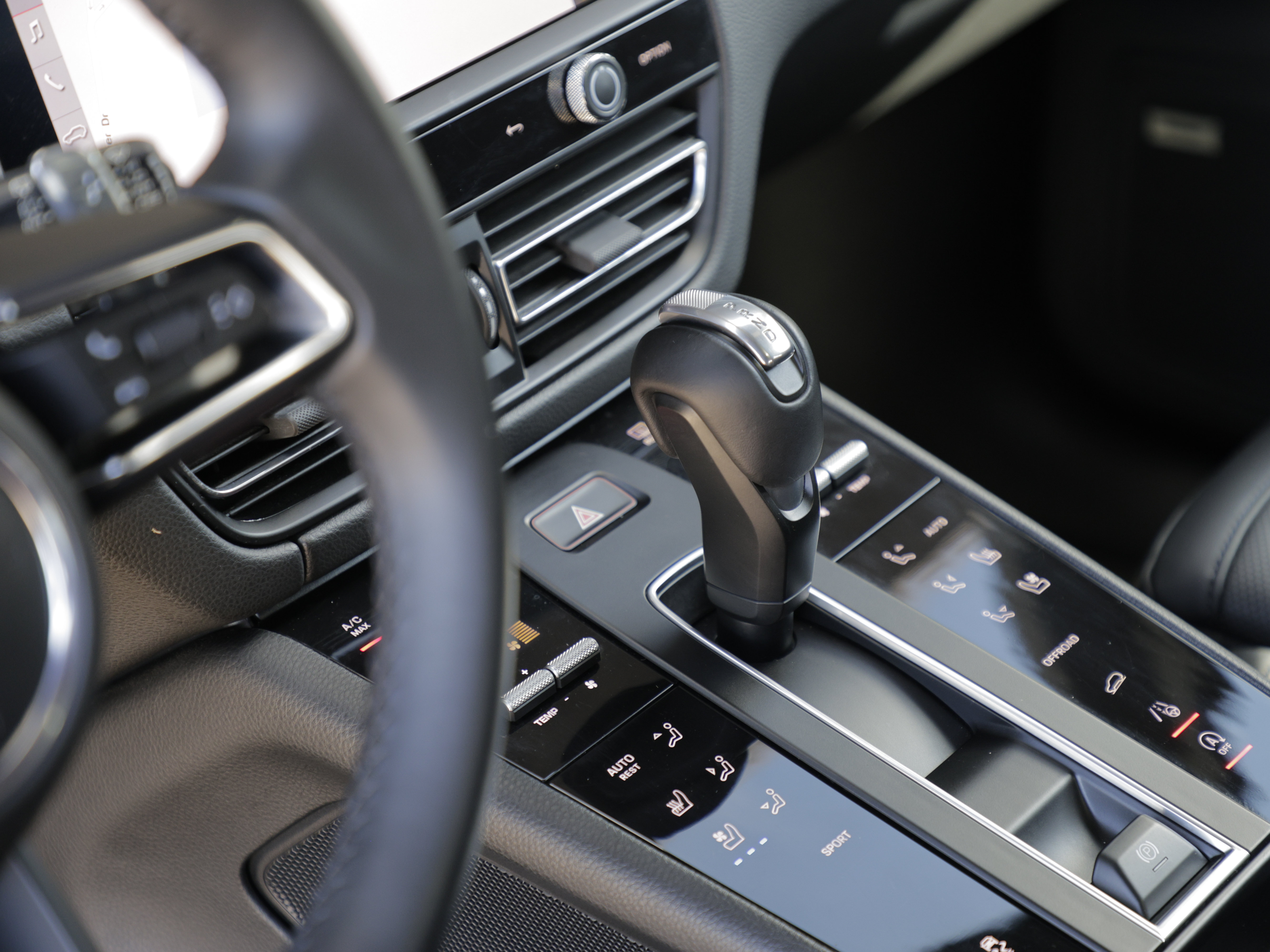 Certified 2023 Porsche Macan Turbo AWD/4WD image 25