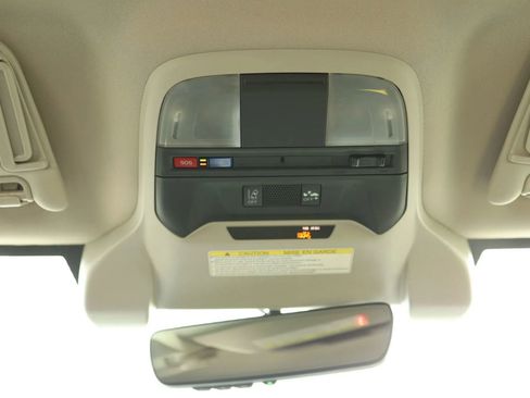 Used 2018 Subaru Crosstrek 2.0i Premium w/ Eyesight System image 38