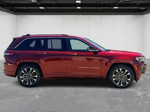 Used 2023 Jeep Grand Cherokee Overland w/ Luxury Tech Group IV AWD/4WD image 4