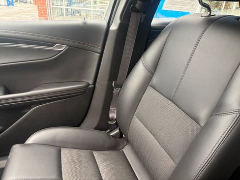 Used 2017 Chevrolet Impala LT FWD image 11