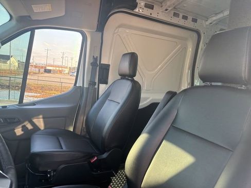 Used 2023 Ford Transit 250 Medium Roof AWD image 9