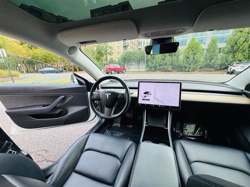 Used 2018 Tesla Model 3 image 24