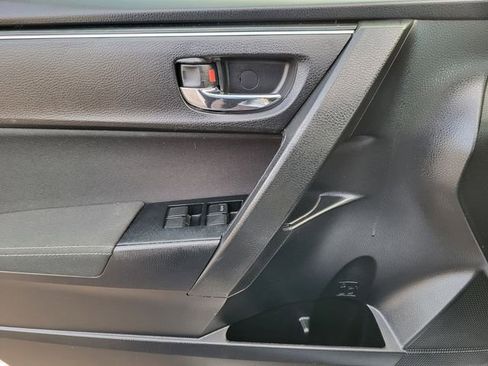 Used 2018 Toyota Corolla LE image 17