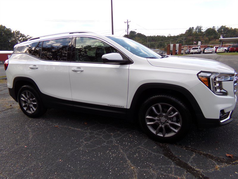 Used 2024 GMC Terrain SLT AWD/4WD image 5