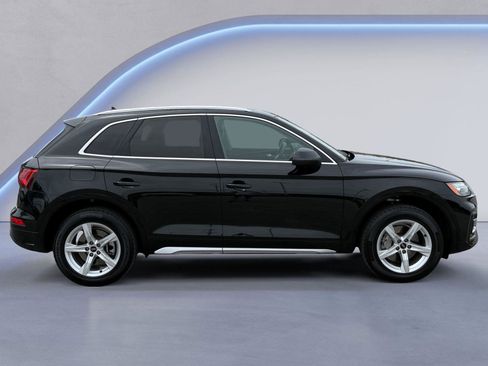 Used 2023 Audi Q5 2.0T Premium w/ Convenience Package AWD/4WD image 2