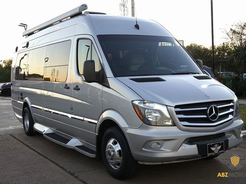 Used 2015 Mercedes-Benz Sprinter 3500 image 2