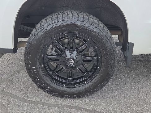 Used 2022 Chevrolet Silverado 1500 LTZ w/ LTZ Convenience Package II AWD/4WD image 17