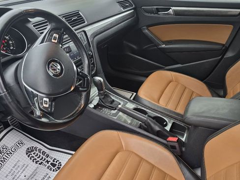 Used 2018 Volkswagen Passat 2.0T SEL Premium image 7