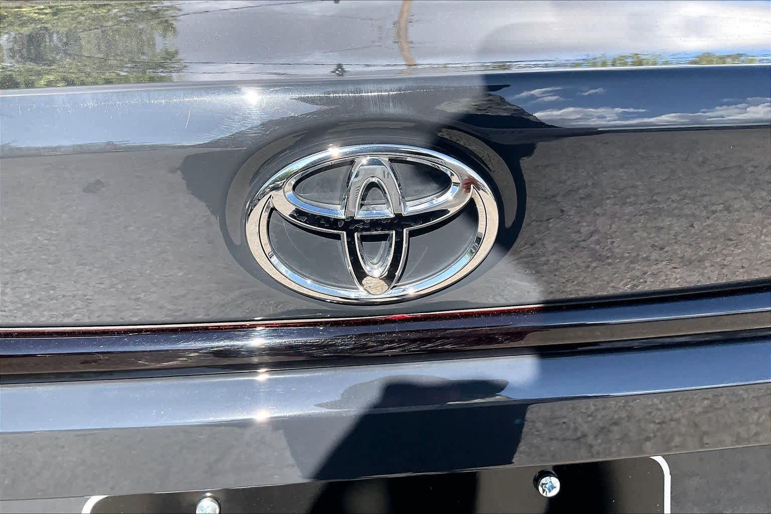 Used 2026 Toyota Corolla LE FWD image 30
