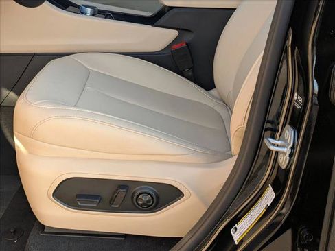 New 2025 Jeep Grand Cherokee Limited image 4