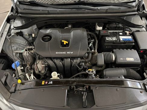 Used 2017 Hyundai Elantra Limited image 19