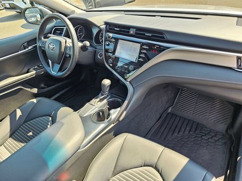 Used 2018 Toyota Camry SE w/ Moonroof Package FWD image 31