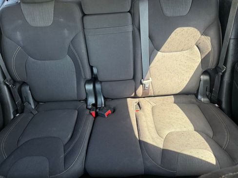Used 2017 Jeep Cherokee Latitude w/ Cold Weather Group AWD/4WD image 30
