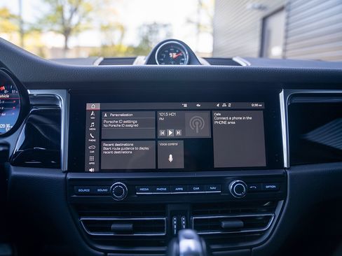 Certified 2020 Porsche Macan S AWD/4WD image 13