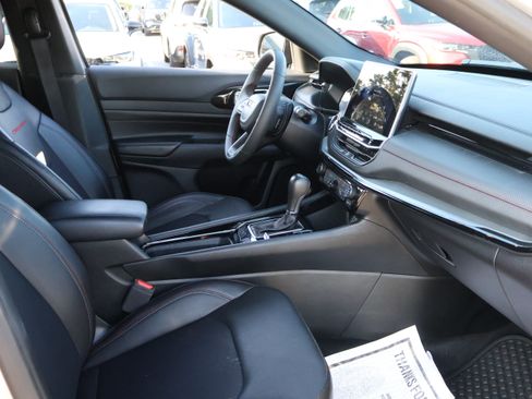 Used 2025 Jeep Compass Trailhawk AWD/4WD image 7