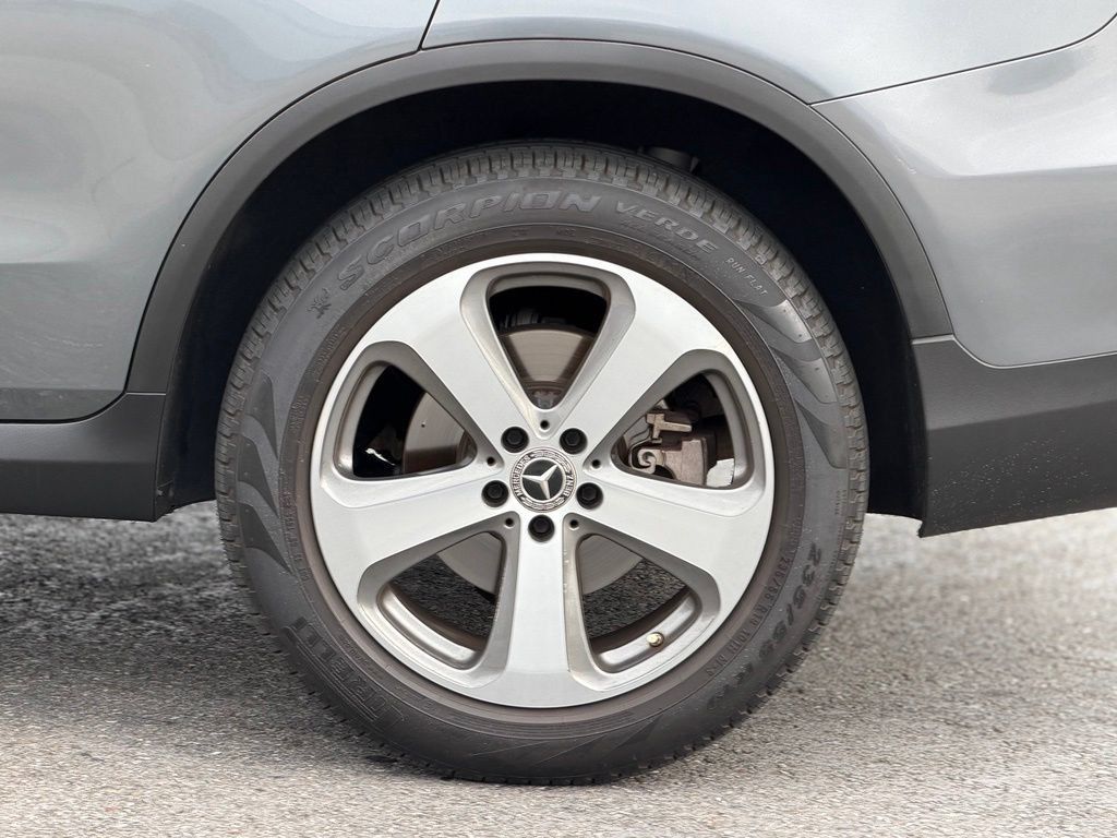Used 2019 Mercedes-Benz GLC 300 image 3