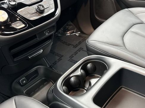New 2026 Chrysler Pacifica Select image 12