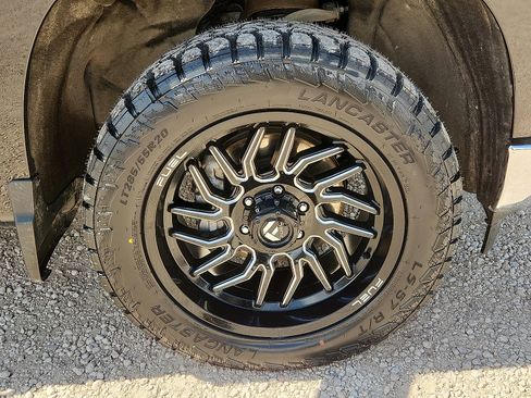 Used 2024 Chevrolet Silverado 1500 LT AWD/4WD image 7