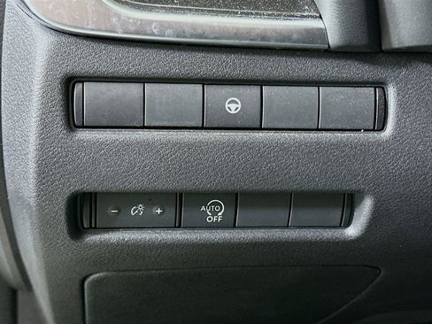 Used 2023 Nissan Rogue SV AWD/4WD image 17