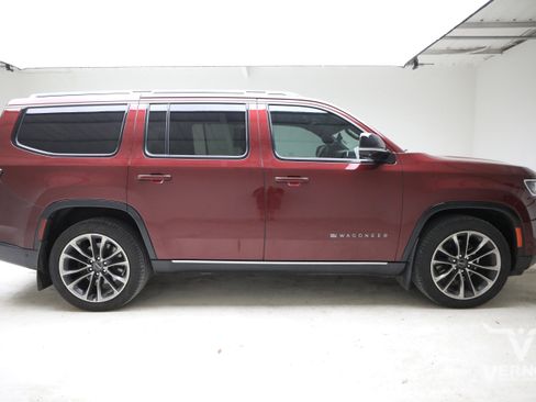 Used 2025 Jeep Wagoneer Series III w/ Premium Group I AWD/4WD image 5
