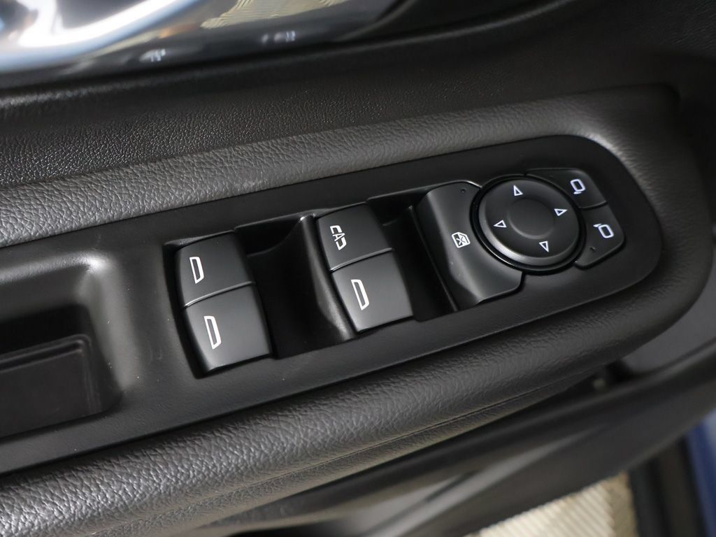 Used 2024 GMC Terrain SLE FWD image 33