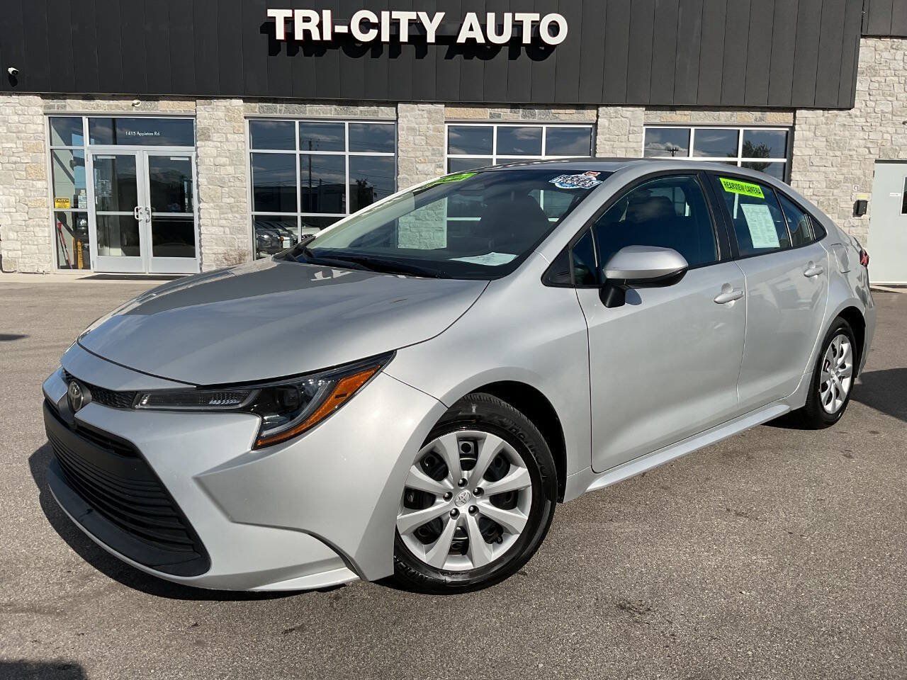 Used 2025 Toyota Corolla LE FWD image 1