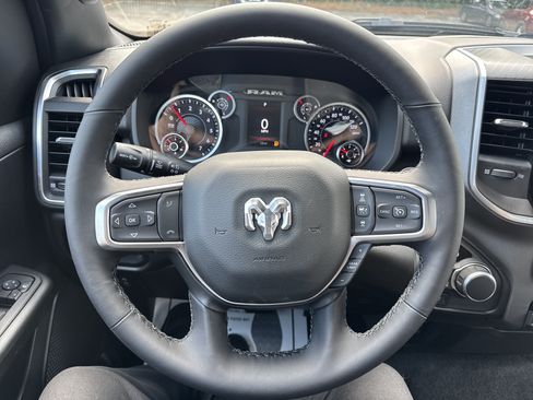 Used 2025 RAM 1500 Big Horn AWD/4WD image 18