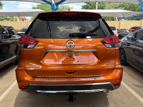 Used 2020 Nissan Rogue SV FWD image 8