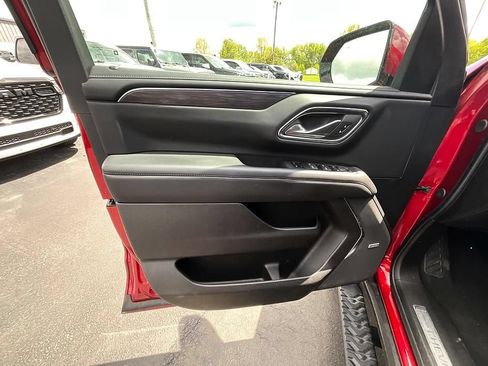 Used 2024 Chevrolet Suburban Z71 w/ Luxury Package AWD/4WD image 12
