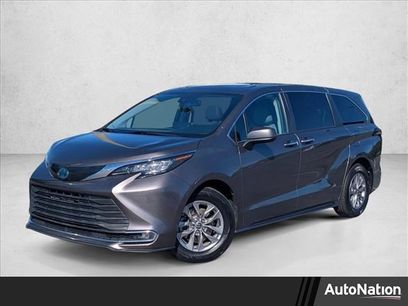 Used 2022 Toyota Sienna XLE