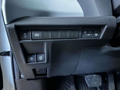 Used 2025 Toyota Sienna LE image 20