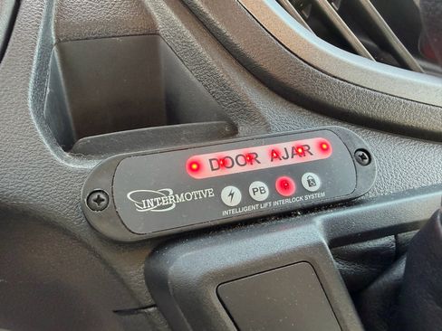 Used 2018 Ford Transit 150 XL image 21