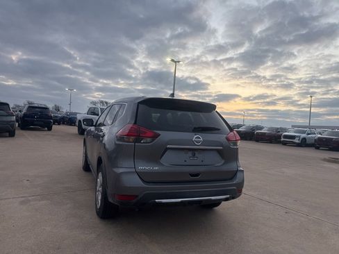 Used 2018 Nissan Rogue S image 17