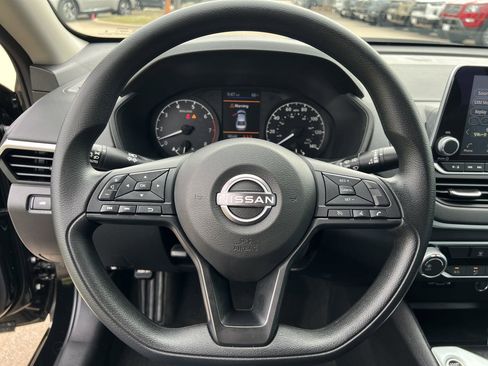 Certified 2025 Nissan Altima 2.5 S FWD image 9