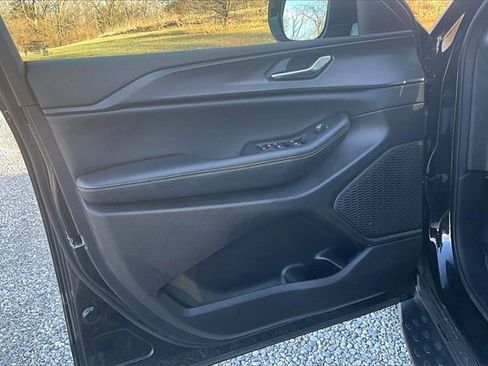 Used 2024 Jeep Grand Cherokee L Altitude image 23